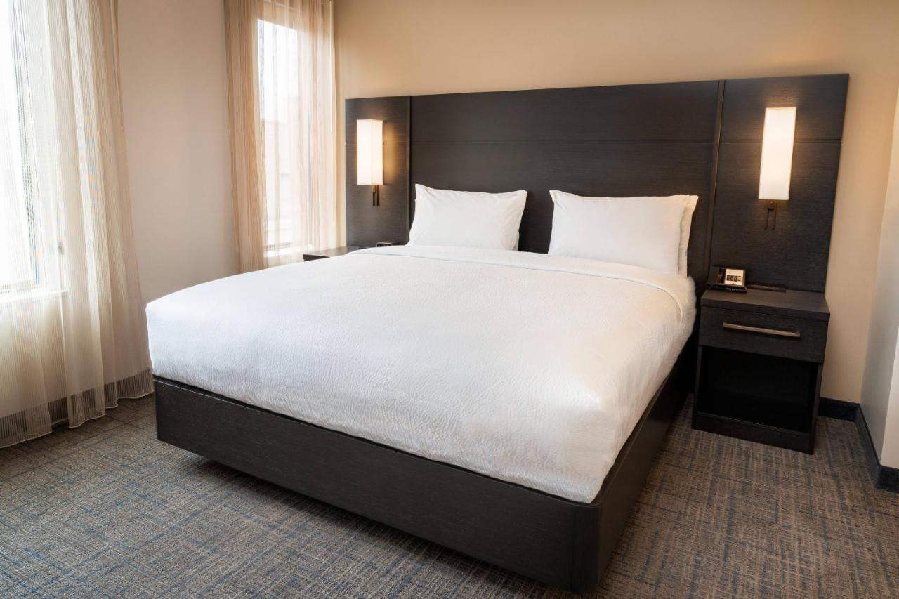 By Marriott Downtown Hotel